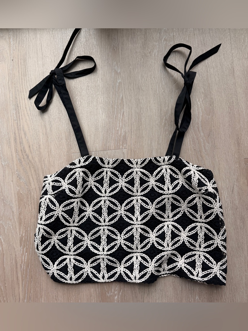 NWOT Express black and white Two Tone Crochet Tie Strap Cropped Tank